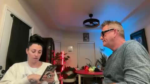 Snapshot of obsidianheartsx chatting on 11/19/25, 06:24 SimplyUs online show from 11/19/25, 06:24