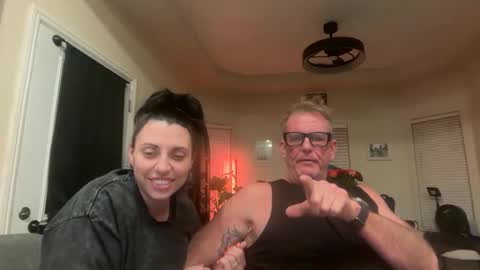 Snapshot of obsidianheartsx chatting on 04/15/26, 08:21 SimplyUs online show from 04/15/26, 08:21