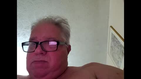 Big daddy tiny cock online show from 10/14/25, 12:33