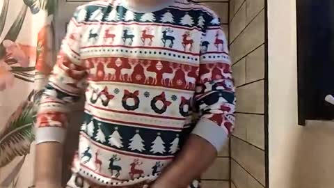 Snapshot of ocassional_dreams chatting on 12/14/25, 12:21 ocassional_dreams online show from 12/14/25, 12:21