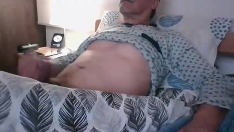 Snapshot of ocorrea chatting on 11/10/25, 03:27 ocorrea online show from 11/10/25, 03:27