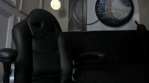 independent model online show from 12/03/24, 11:22