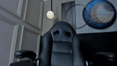 independent model online show from 12/12/24, 04:53