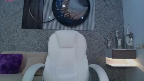 independent model online show from 10/23/25, 06:39