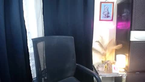 Snapshot of octaviayuki chatting on 10/25/25, 02:08 Kyla online show from 10/25/25, 02:08