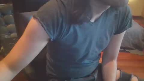 Snapshot of octobersky1993 chatting on 10/21/25, 04:08 Sky online show from 10/21/25, 04:08