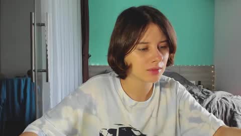 Evie online show from 12/22/24, 07:00