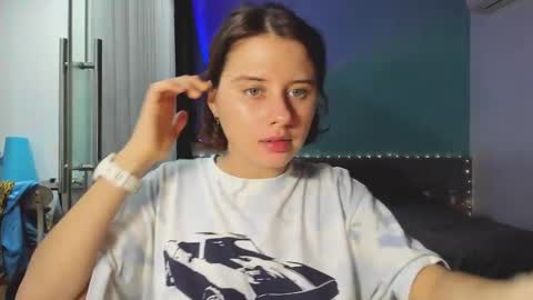 Evie online show from 01/12/25, 03:25