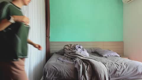 Evie online show from 02/17/25, 06:42