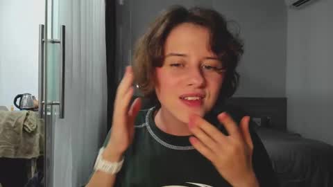 Evie online show from 03/02/25, 02:43