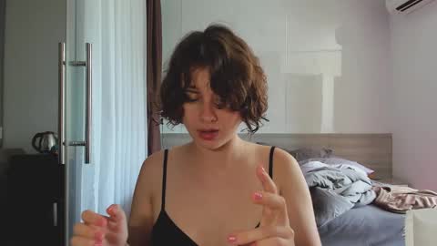 Evie online show from 03/03/25, 06:15