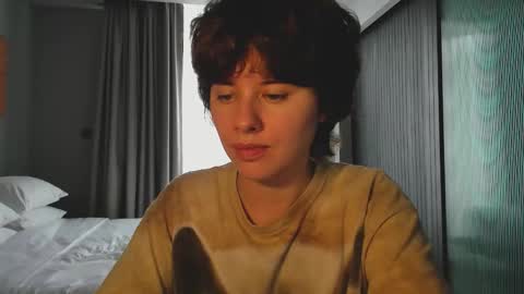 Evie online show from 11/17/25, 06:41