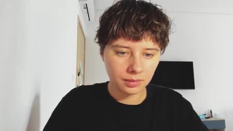 Evie online show from 12/15/25, 03:22