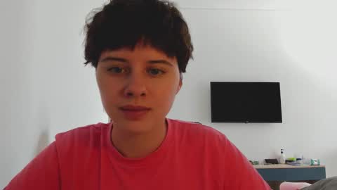 Evie online show from 12/23/25, 07:28