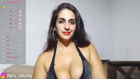 Snapshot of odalisca_bellydancer chatting on 03/11/25, 01:05 Daniela Dany online show from 03/11/25, 01:05
