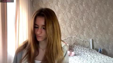 Mia online show from 09/17/25, 09:33