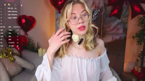 Snapshot of odelyncure chatting on 02/14/26, 01:19 Lynna online show from 02/14/26, 01:19