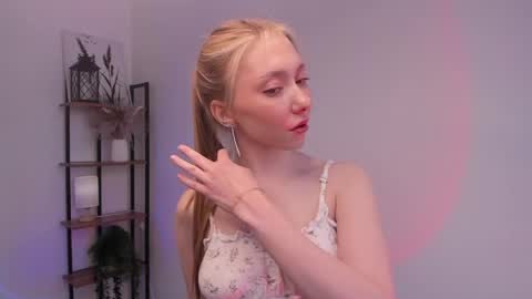 Snapshot of odelyncure chatting on 05/24/26, 11:04 Lynna online show from 05/24/26, 11:04