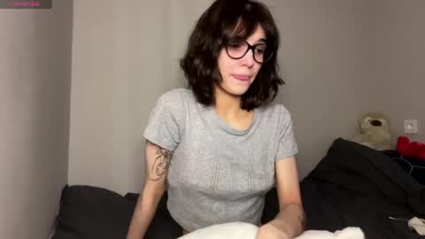 Snapshot of odettehatt chatting on 04/23/26, 12:29 Thea online show from 04/23/26, 12:29