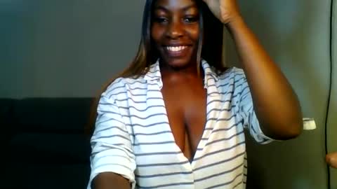 Snapshot of odrienna chatting on 04/25/26, 10:07 odrie online show from 04/25/26, 10:07
