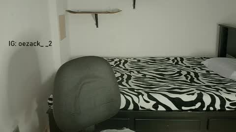 Snapshot of oezack__ chatting on 04/12/26, 06:29 Zack online show from 04/12/26, 06:29