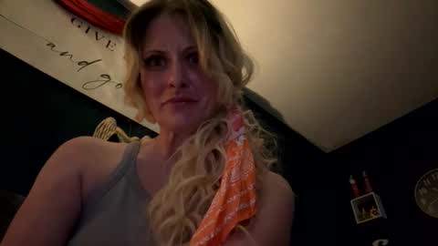 Snapshot of official_kalirose chatting on 05/17/26, 02:42 official_kalirose online show from 05/17/26, 02:42