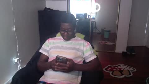 Snapshot of officialmoneyxxx chatting on 12/13/24, 07:32 Money online show from 12/13/24, 07:32