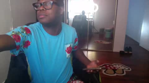 Snapshot of officialmoneyxxx chatting on 12/15/24, 10:47 Money online show from 12/15/24, 10:47