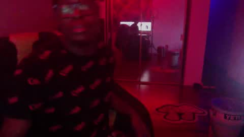 Snapshot of officialmoneyxxx chatting on 12/18/24, 06:10 Money online show from 12/18/24, 06:10