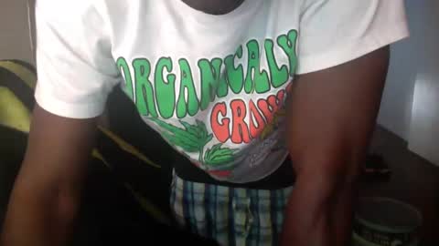 Snapshot of officialmoneyxxx chatting on 12/21/24, 04:25 Money online show from 12/21/24, 04:25