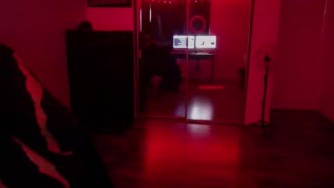 Snapshot of officialmoneyxxx chatting on 10/24/25, 05:53 Money online show from 10/24/25, 05:53