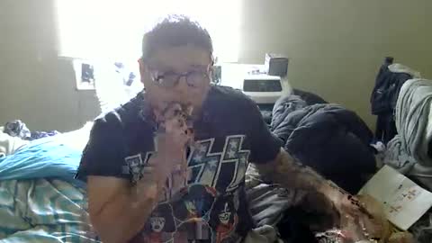 Snapshot of oflores77 chatting on 12/05/25, 05:42 oscar flores online show from 12/05/25, 05:42