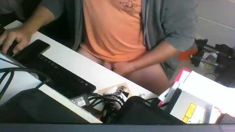 Snapshot of ofmtfs10 chatting on 12/15/25, 02:43 ofmtfs10 online show from 12/15/25, 02:43