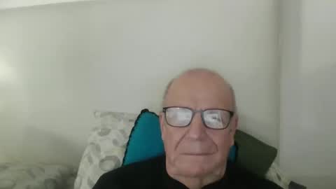 Snapshot of oggi95 chatting on 03/18/26, 04:32 oggi95 online show from 03/18/26, 04:32
