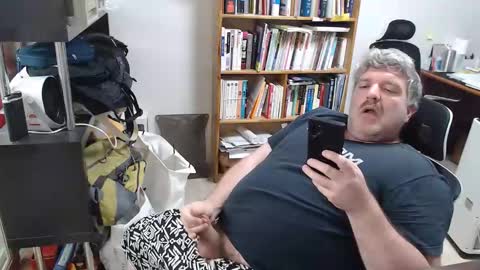 Woman message me men do not make demands and dont ask for pm only ladies. online show from 05/28/26, 03:15