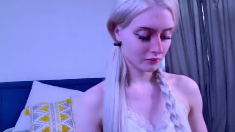 Lily online show from 05/21/26, 01:40