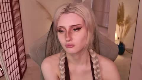 Lily online show from 06/06/26, 02:11