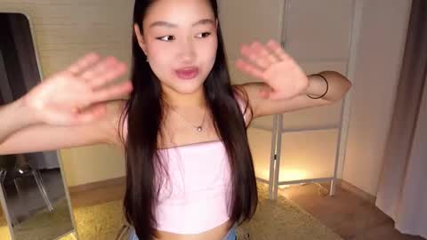 Snapshot of oh_laura chatting on 10/21/25, 01:56 Laura online show from 10/21/25, 01:56