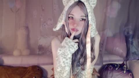 Snapshot of oh_pichuu chatting on 11/14/25, 11:57 Milly online show from 11/14/25, 11:57