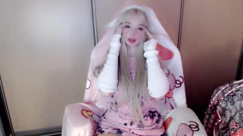 Snapshot of oh_pichuu chatting on 03/06/26, 12:23 Milly online show from 03/06/26, 12:23