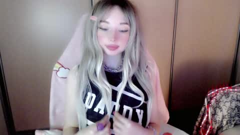 Snapshot of oh_pichuu chatting on 04/22/26, 03:35 Milly online show from 04/22/26, 03:35