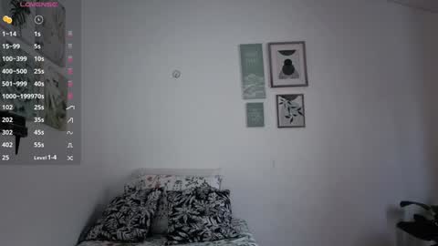 Snapshot of ohanna_ chatting on 10/27/25, 10:25 ohanna_ online show from 10/27/25, 10:25