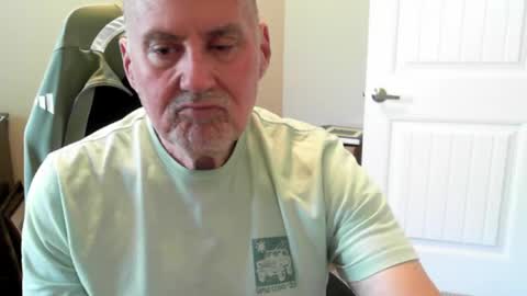 Snapshot of ohfukitsbob chatting on 04/14/26, 05:30 ohfukitsbob online show from 04/14/26, 05:30