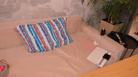 Snapshot of ohhh_yess chatting on 11/25/25, 11:27 Maria online show from 11/25/25, 11:27