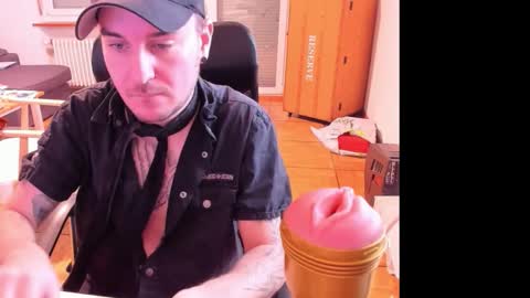 Snapshot of ohihoe92 chatting on 01/08/26, 09:22 Chris online show from 01/08/26, 09:22