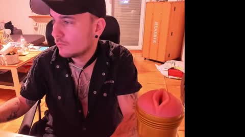 Snapshot of ohihoe92 chatting on 02/12/26, 05:08 Chris online show from 02/12/26, 05:08