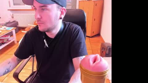 Snapshot of ohihoe92 chatting on 03/27/26, 03:34 Chris online show from 03/27/26, 03:34