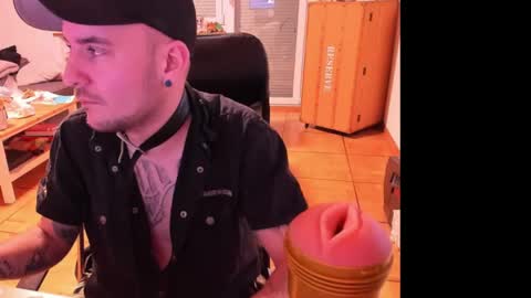 Snapshot of ohihoe92 chatting on 04/01/26, 05:41 Chris online show from 04/01/26, 05:41