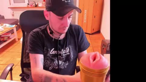 Snapshot of ohihoe92 chatting on 04/13/26, 04:01 Chris online show from 04/13/26, 04:01