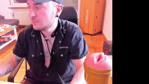 Snapshot of ohihoe92 chatting on 04/20/26, 06:16 Chris online show from 04/20/26, 06:16